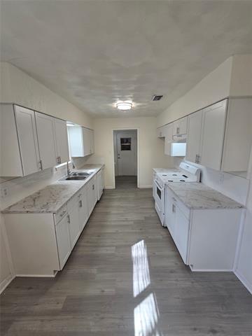 921 Poinsettia Dr in Lancaster, TX - Building Photo - Building Photo