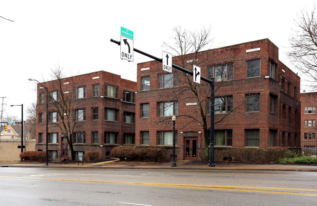 Nela Manor in Akron, OH - Building Photo