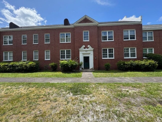 property at 2940 Oleander Dr