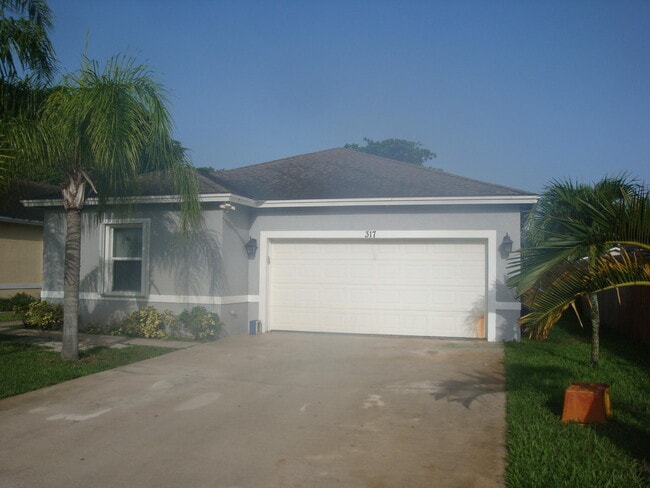 317 Jennings Ave in Greenacres, FL - Building Photo - Building Photo