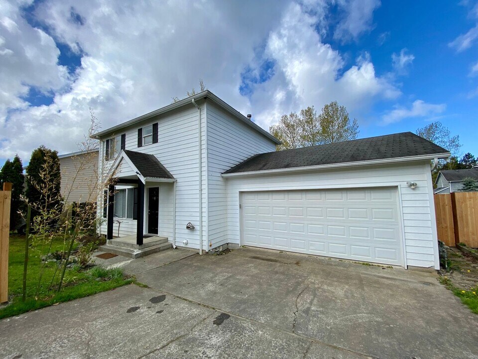 936 E St in Blaine, WA - Building Photo