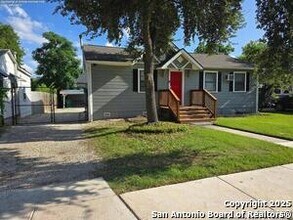 1614 W Hollywood Ave in San Antonio, TX - Building Photo - Building Photo