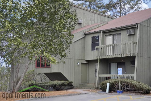 Falconridge Apartments in Manchester, CT - Building Photo