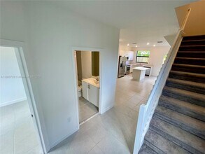 20671 NE 7th Pl in North Miami Beach, FL - Foto de edificio - Building Photo