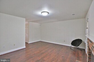 14214 Beddingfield Way in Centreville, VA - Building Photo - Building Photo