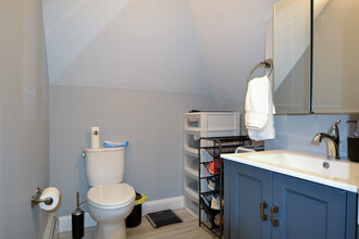 6 South St, Unit uni3 2-bed 1-bath in Boston, MA - Building Photo - Building Photo