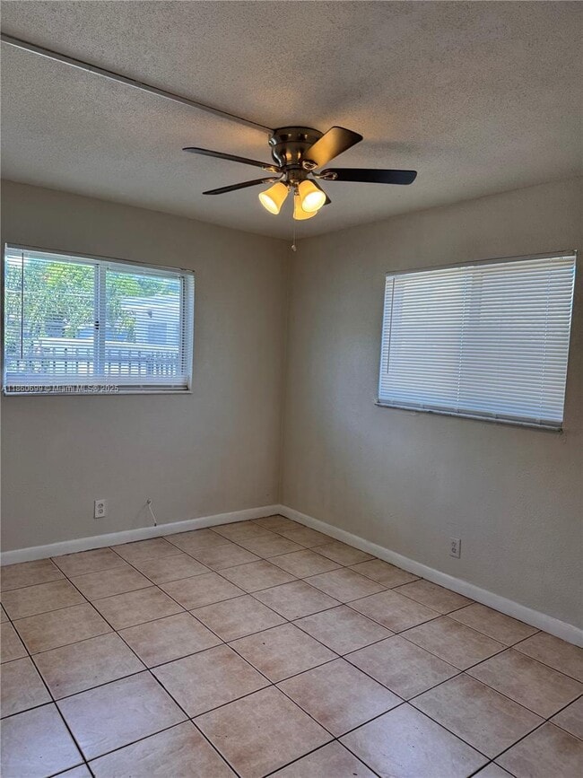 2324 Madison St in Hollywood, FL - Building Photo - Building Photo