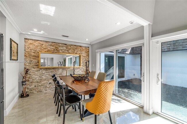 5601 White Cedar Ln in Tamarac, FL - Building Photo - Building Photo