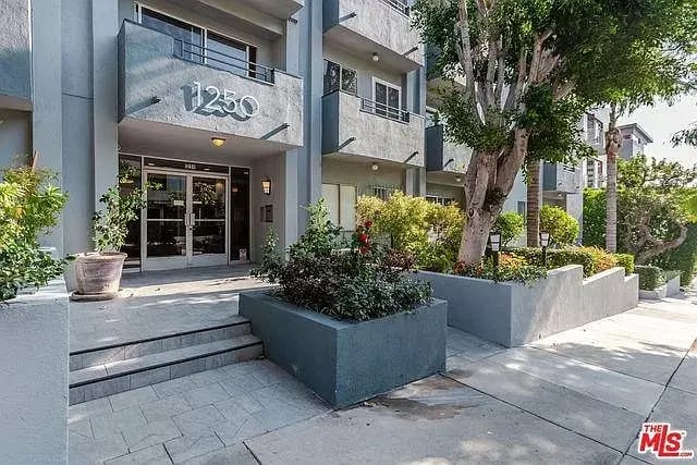 1250 N Kings Rd, Unit 301