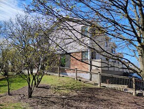 3061 Pheasant Creek Dr in Northbrook, IL - Building Photo - Building Photo