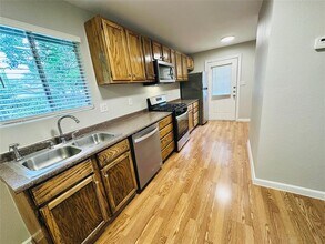 5014 Eilers Ave in Austin, TX - Foto de edificio - Building Photo