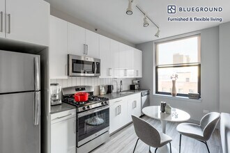 330 S Wells St in Chicago, IL - Building Photo - Building Photo