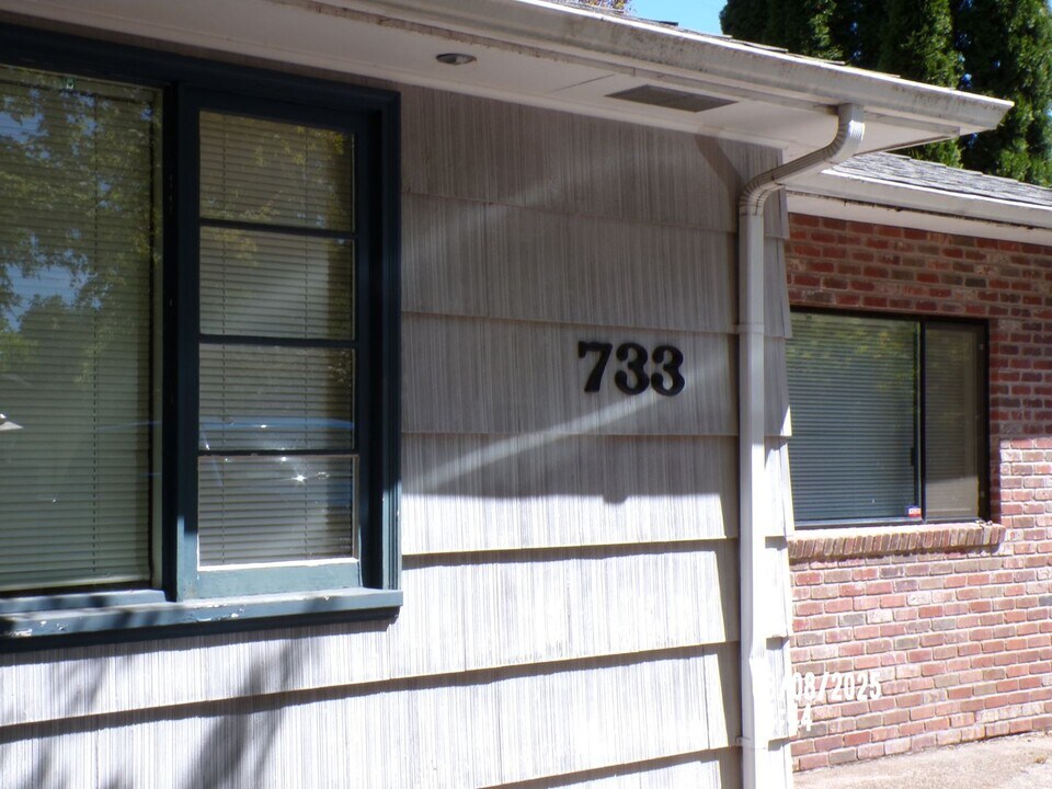 733 NW 36th St in Corvallis, OR - Building Photo