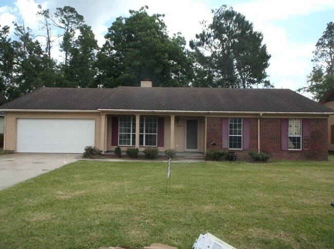 property at 2224 Pin Oak Cir