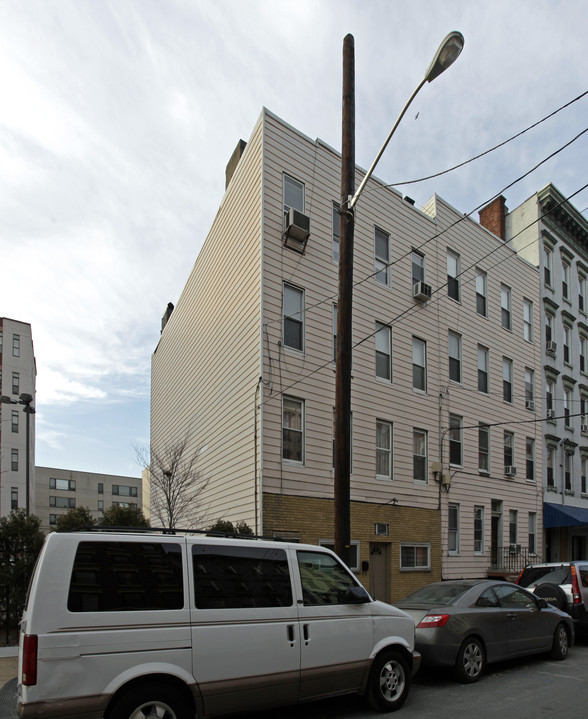 328 Adams St in Hoboken, NJ - Building Photo