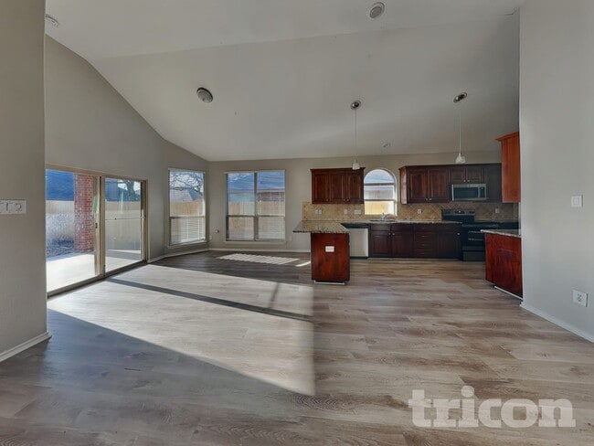 2205 Kaitlyn Dr in Weatherford, TX - Building Photo - Building Photo