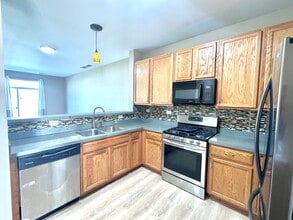 812 Genesee Dr in Naperville, IL - Building Photo - Building Photo