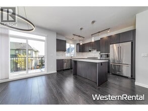 3500 Burke Village Promenade in Coquitlam, BC - Building Photo - Building Photo