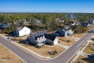 409 Yucca Ln in Wilmington, NC - Building Photo - Building Photo