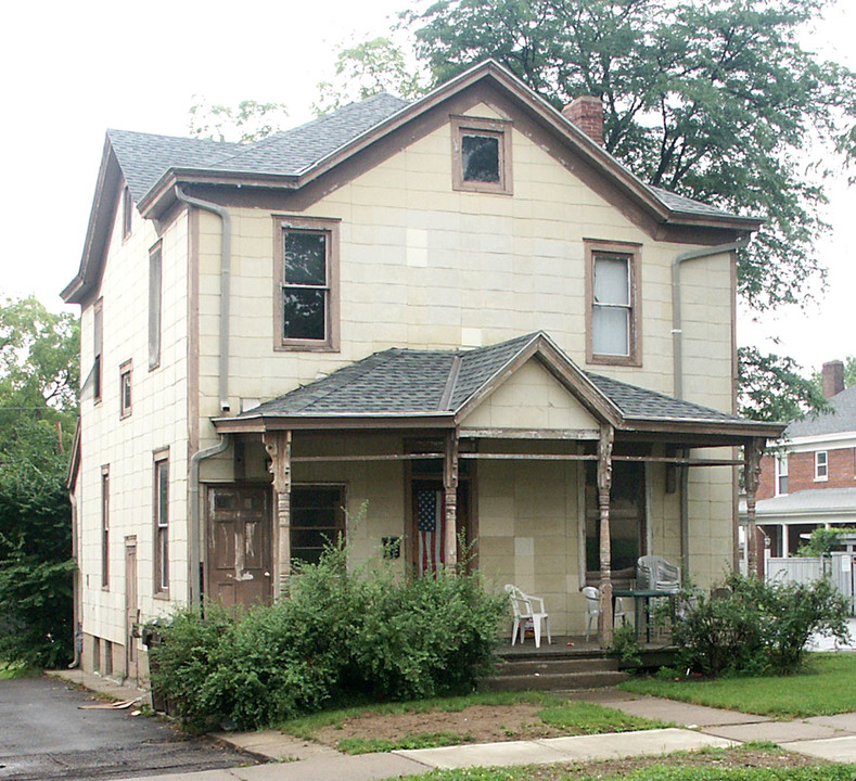 17 W Walnut St in Oxford, OH - Foto de edificio