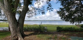 2424 S Lake Letta Dr, Unit 6 in Avon Park, FL - Building Photo