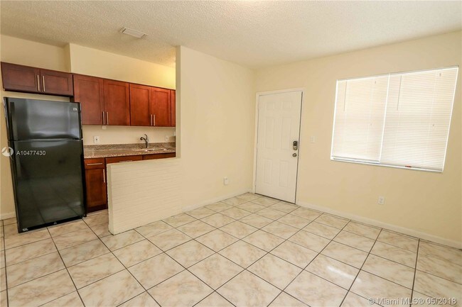 5515 NW 6th Pl-Unit -#3-890 in Miami, FL - Building Photo - Building Photo