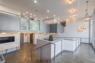 Riviera Collection - St Tropez in Marina Del Rey, CA - Building Photo - Lobby