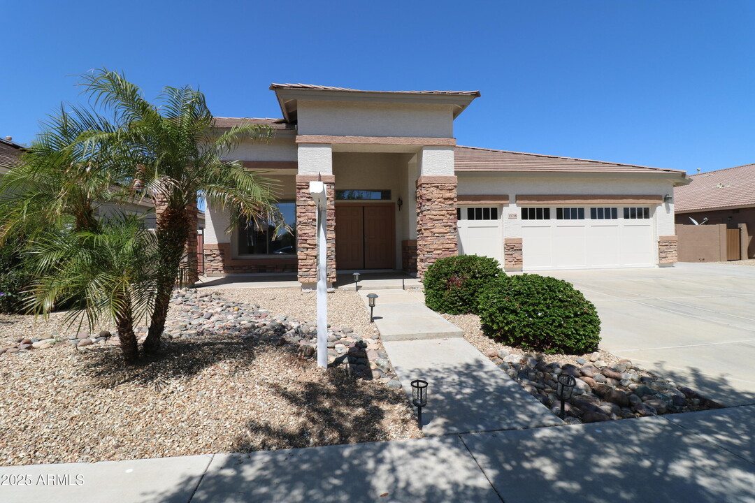 13758 W Crocus Dr in Surprise, AZ - Building Photo