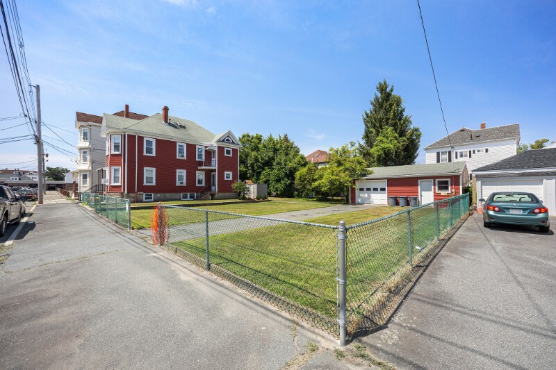 93 Sidney St in New Bedford, MA - Building Photo