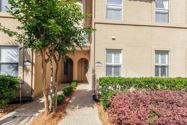 3819 Lavista Cir