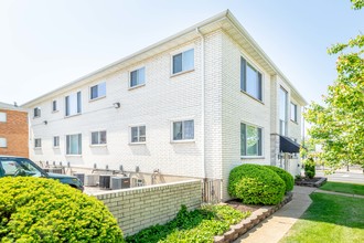 Huntley Ridge Apartment Homes in St. Louis, MO - Building Photo - Building Photo