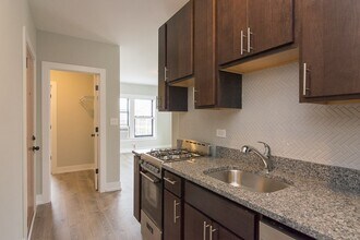 706 W Brompton Ave in Chicago, IL - Foto de edificio - Building Photo