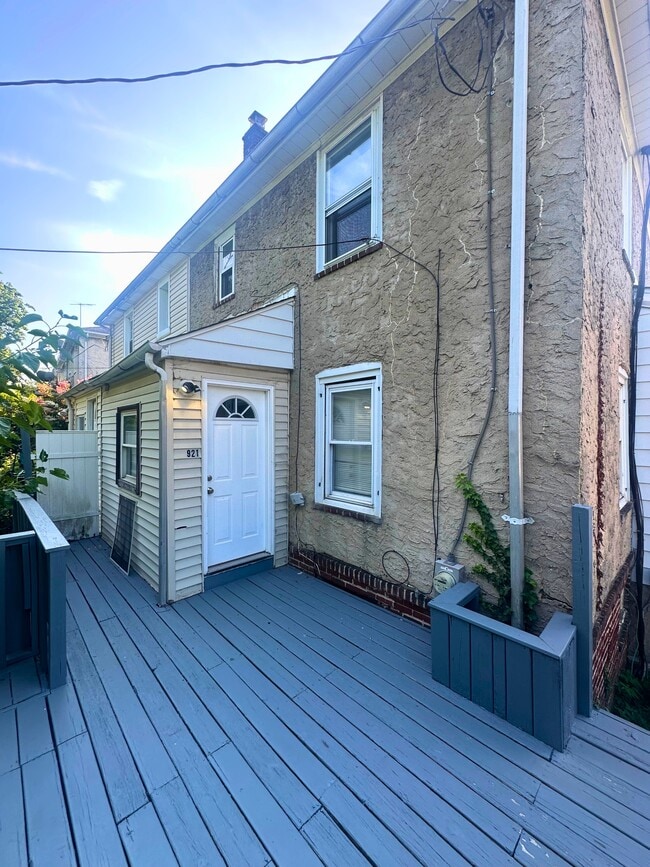 921 E 15th St in Chester, PA - Building Photo - Building Photo