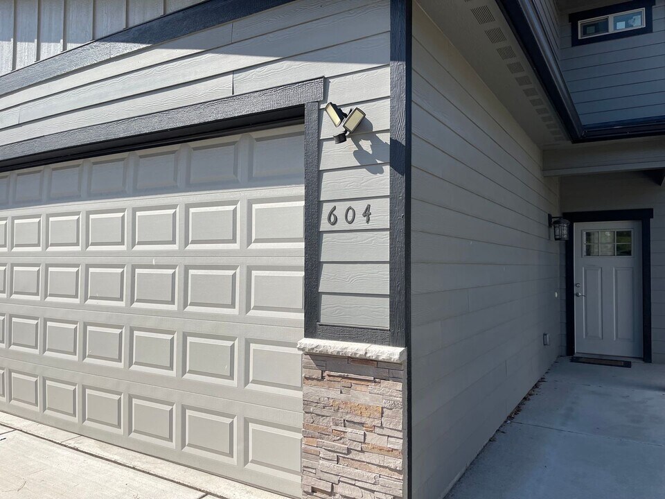 604-606 S Chronicle Rd in Spokane Valley, WA - Foto de edificio