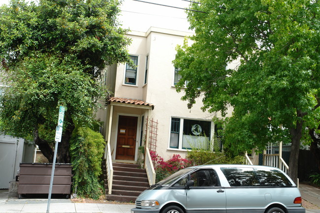 2347 Woolsey St in Berkeley, CA - Foto de edificio - Building Photo