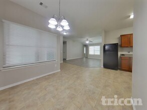 110 N Golden Oak Dr in Texas City, TX - Foto de edificio - Building Photo