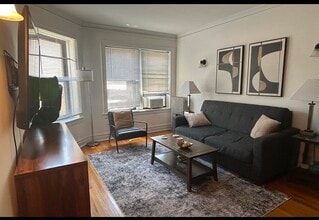 1913 W Larchmont Ave in Chicago, IL - Building Photo - Building Photo