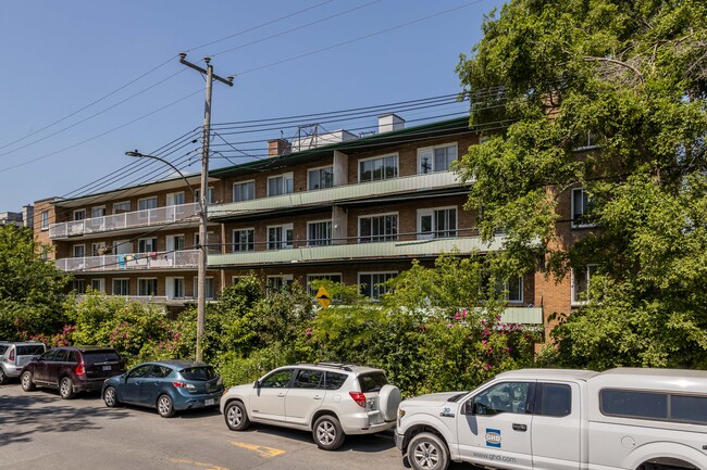 2795 De Darlington Pl in Montréal, QC - Building Photo - Building Photo