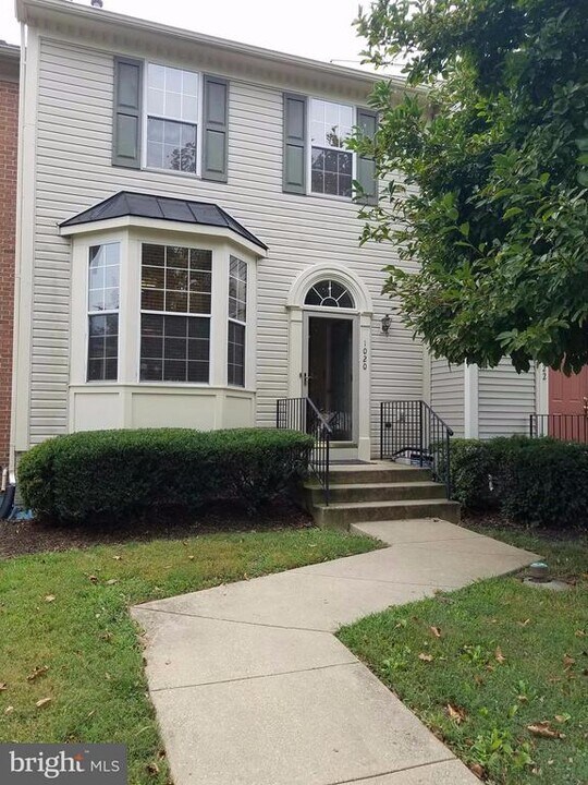 1020 Westlake Dr in Bowie, MD - Building Photo