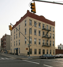 2 Pulaski St in Brooklyn, NY - Building Photo - Building Photo