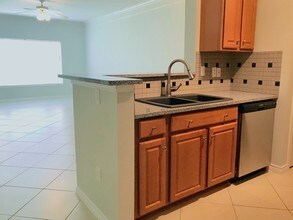 4309 Bayside Village Dr-Unit -APT 104 in Tampa, FL - Foto de edificio - Building Photo