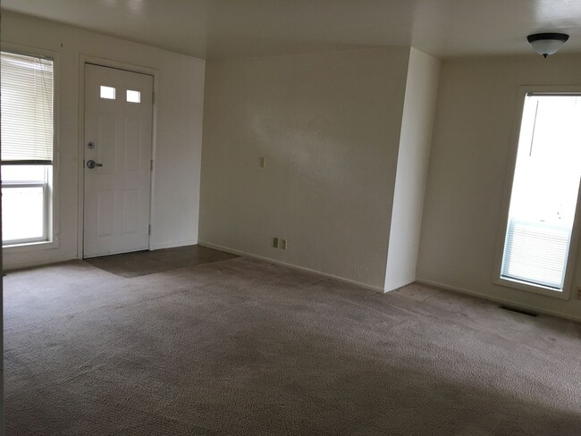 396-408 SE 7th St in Madras, OR - Building Photo - Building Photo