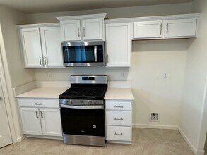 3317 N Clay St in Visalia, CA - Foto de edificio - Building Photo