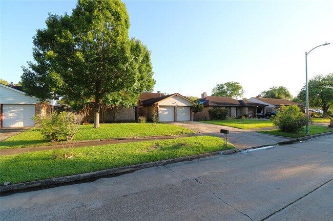 7911 Fawn Terrace Dr in Houston, TX - Building Photo - Building Photo