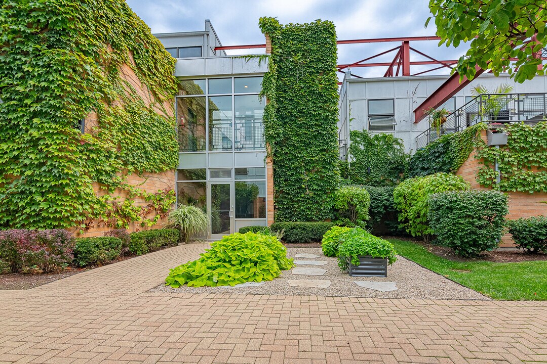 2100 Greenwood St in Evanston, IL - Building Photo