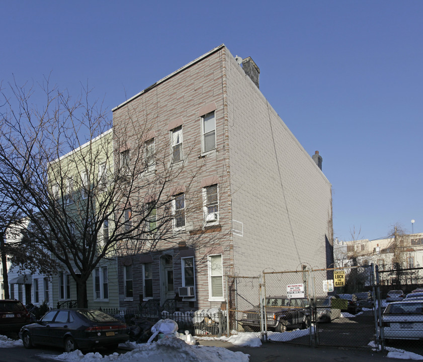 149 Freeman St in Brooklyn, NY - Foto de edificio