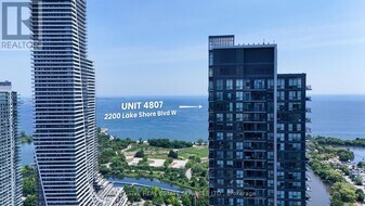 2200 Lake Shore Blvd W in Toronto, ON - Building Photo