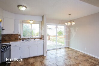 5902 E 95th Terrace in Kansas City, MO - Foto de edificio - Building Photo