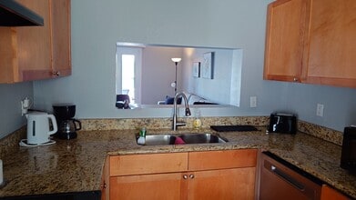 3837 Pompano Dr SE in St. Petersburg, FL - Foto de edificio - Building Photo