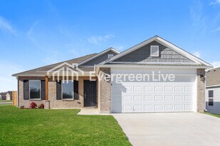 2107 S Lakin Ln in Claremore, OK - Building Photo